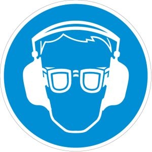 Védőszemüveg és hallásvédő használata kötelező!