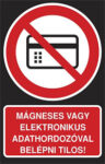 Mágneses vagy elektromos adathordozóval belépni tilos!